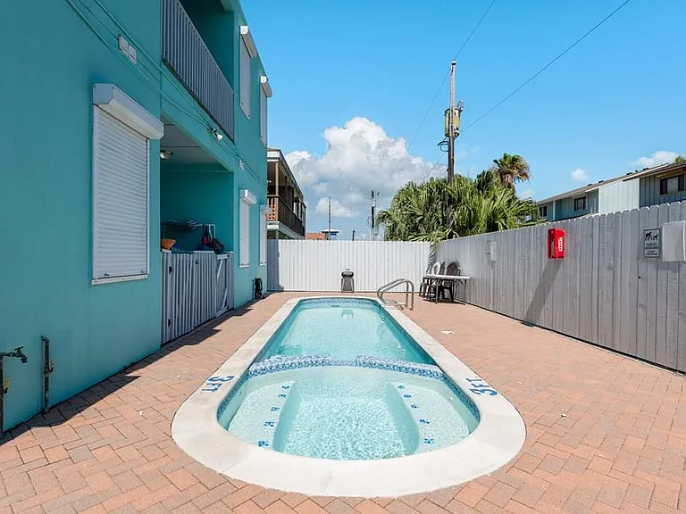 110 E Retama St #1 — Photo 5