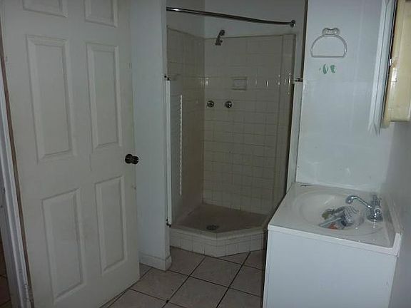 5th image of 3660 NE 13th Ter