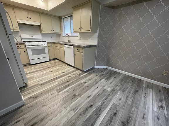 5th image of 2707 Sunny Ln #A
