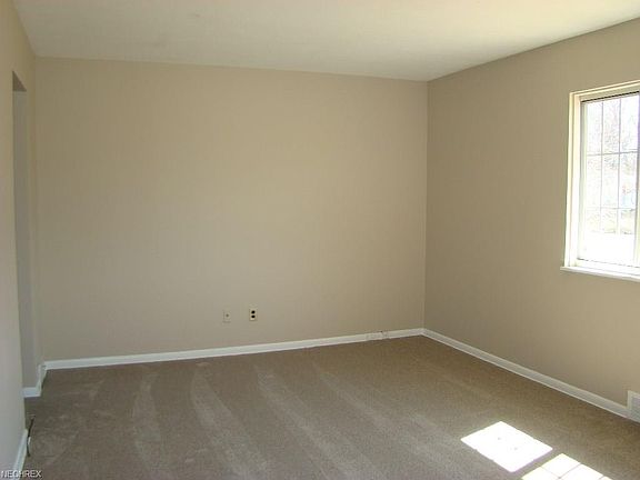 5th image of 370 Erieview Blvd