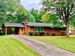 210 Woodhaven Dr, Lexington, NC 27295