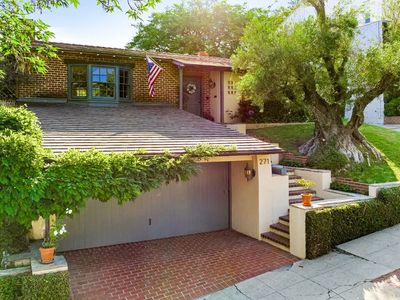 271 Bronwood Ave, Los Angeles, CA, 90049