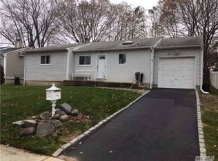 22 Gerhard Rd, Plainview, NY 11803