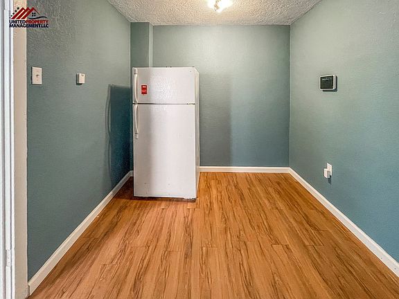 4th image of 404 N Halagueno St #A