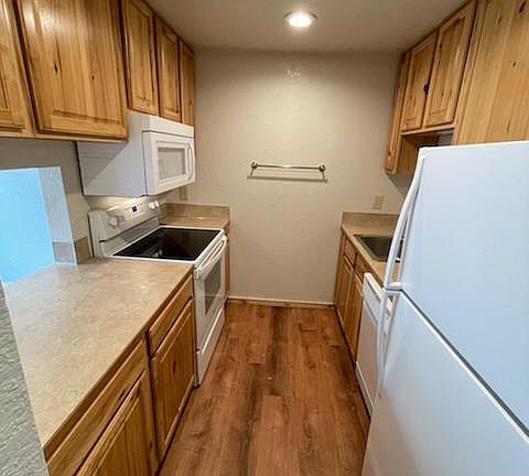 5th image of 438 Stow Ave S #11