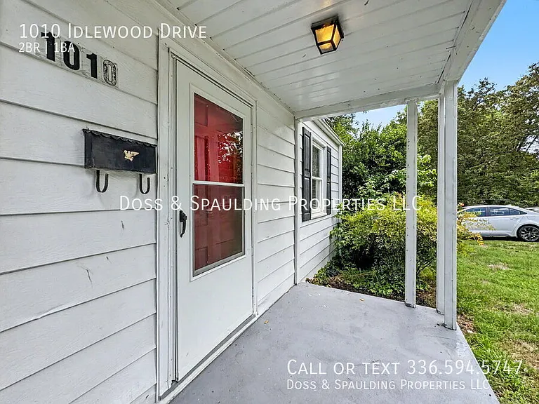 1010 Idlewood Dr — Photo 3