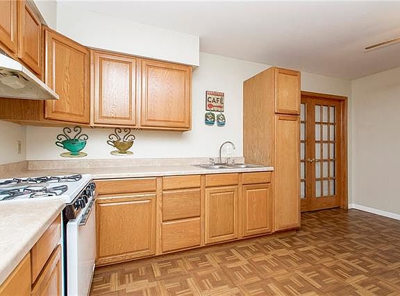 4th image of 4907 Dodt Ave