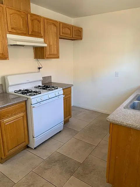 2709 3/4 N Leafdale Ave — Photo 4