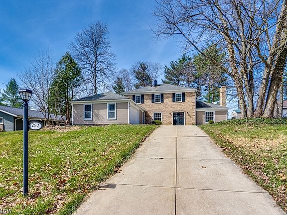 3rd image of 292 Parkview Dr