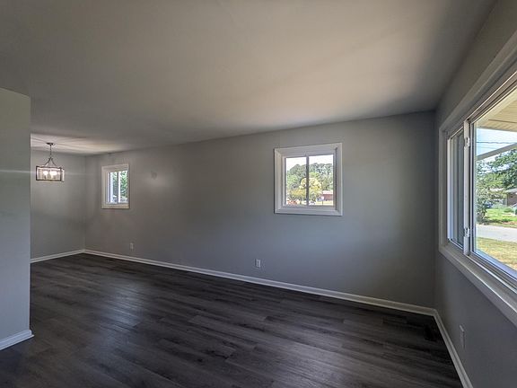 3rd image of 901 Horne Ave