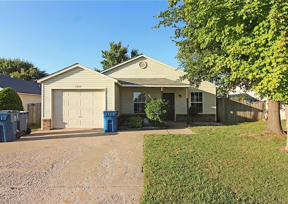 1st image of 2505 Parkcrest Dr
