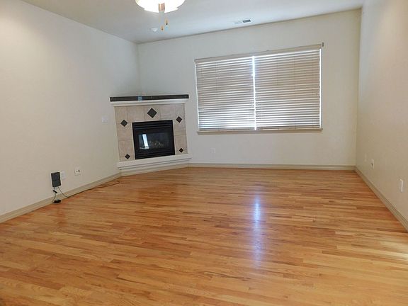 4th image of 570 1/2 Garden Grove Ct