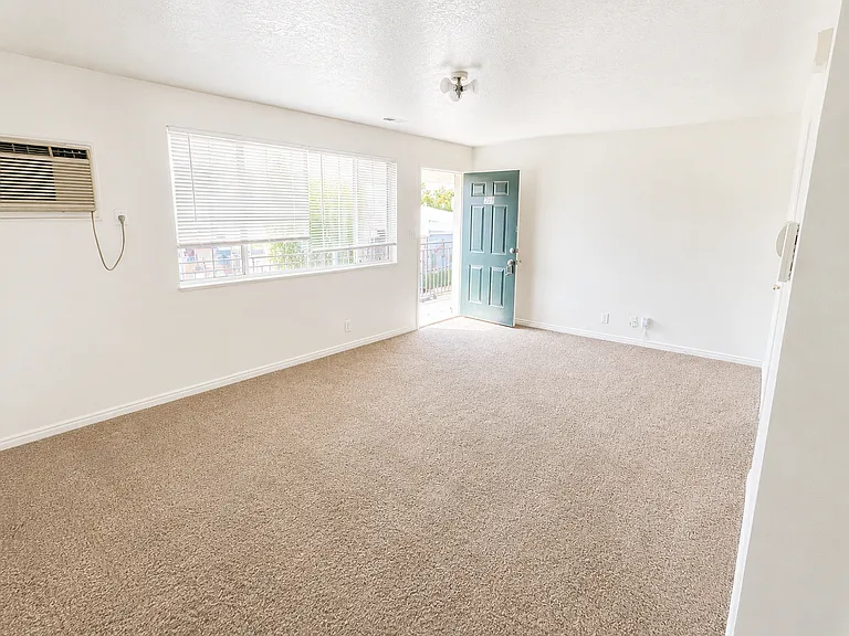 49 N 400 W — Photo 2