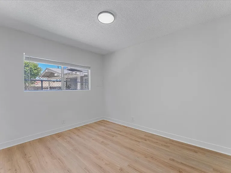 1626 Pine Ave #D — Photo 8