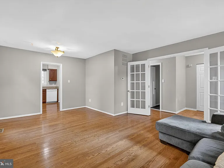 9821 Owens Ct — Photo 11