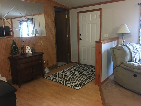 4th image of 32 Stratford Dr