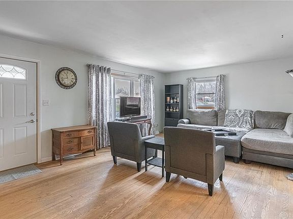 2nd image of 523 Tremont Ct