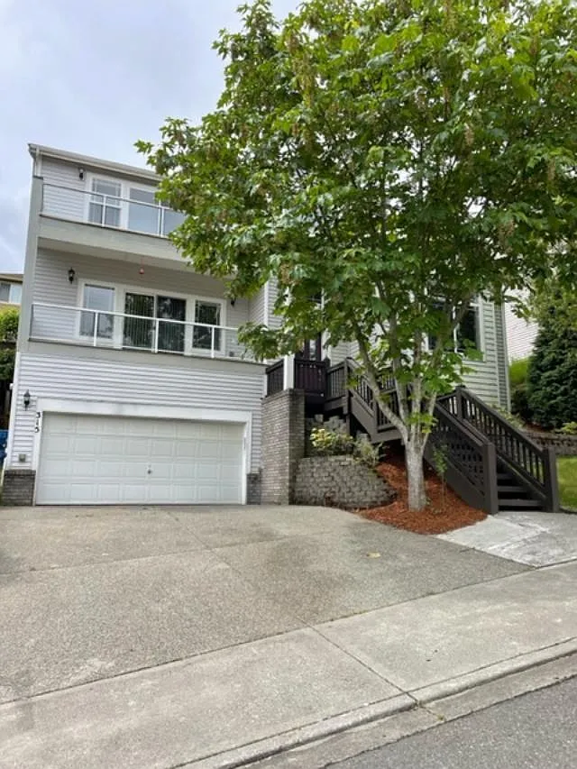 315 S 20th Pl — Photo 3