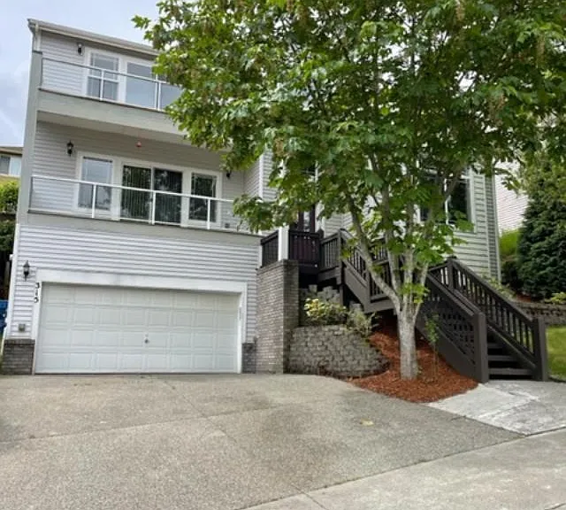 315 S 20th Pl — Photo 3