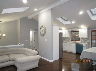 138 Chestnut St, Mount Sinai, NY 11766
