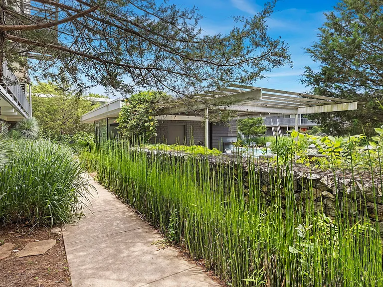 Lush Walkways