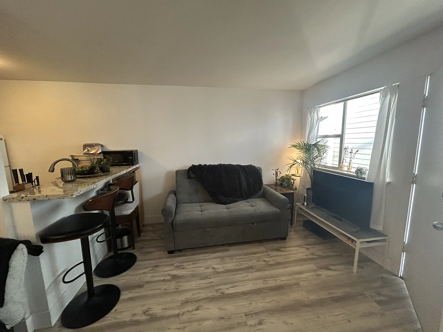 1 bed, 500 sqft, $1,800 — Photo 4