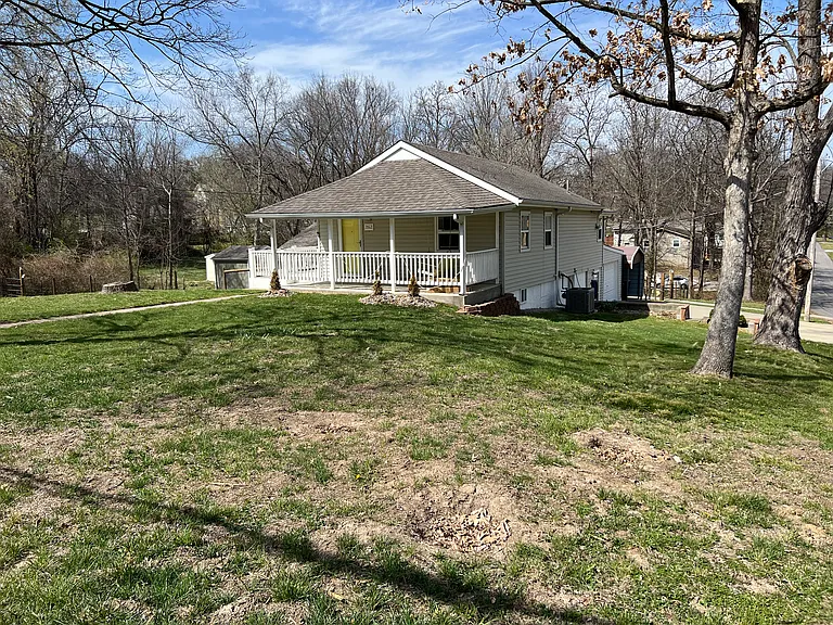 3512 NE Russell Rd — Photo 14