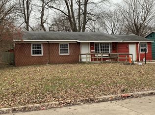 1510 Thornton Dr, Champaign, IL 61821