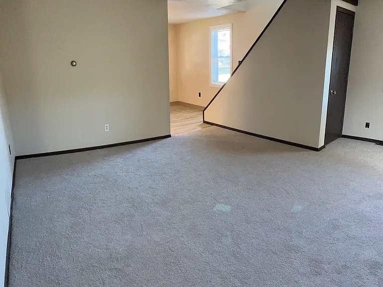 700 N Railroad St #D — Photo 7