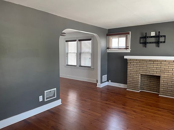 4th image of 166 Shepard Ave #2