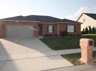 6825 Ridge Pointe Dr, O'Fallon, IL 62269