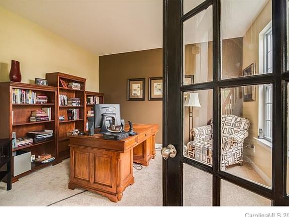 3rd image of 2809 Tuscarora Ln