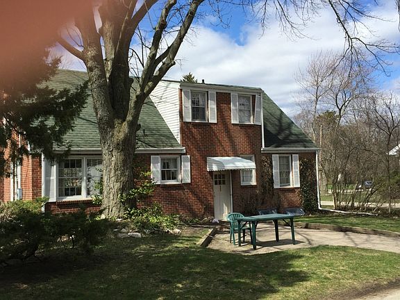 Back view of this lovely home.