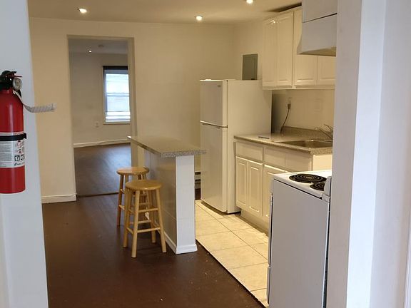 3rd image of 112 W Girard Ave