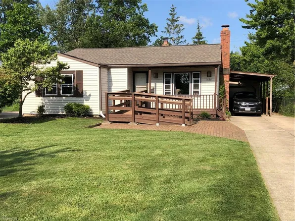 1636 Winchester Rd, Lyndhurst, OH 44124