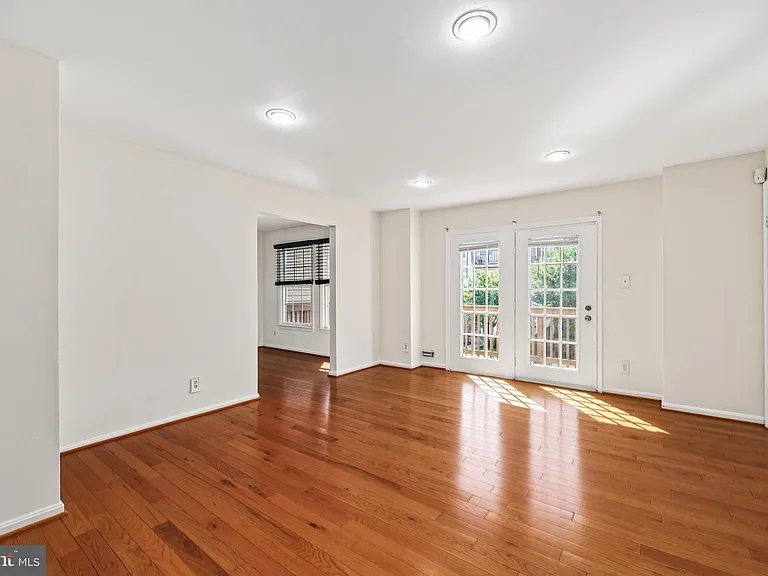 4045 Chetham Way — Photo 7