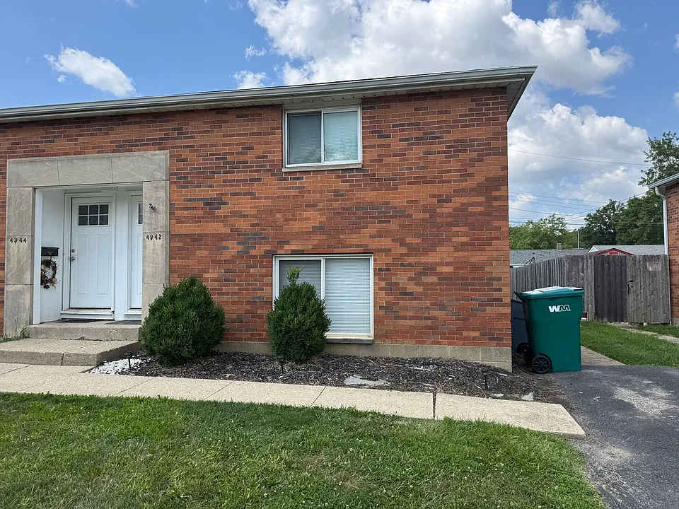 4942-4944 Beacon Hill Ct
