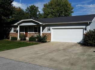 1071 Madison Dr, Carlyle, IL 62231