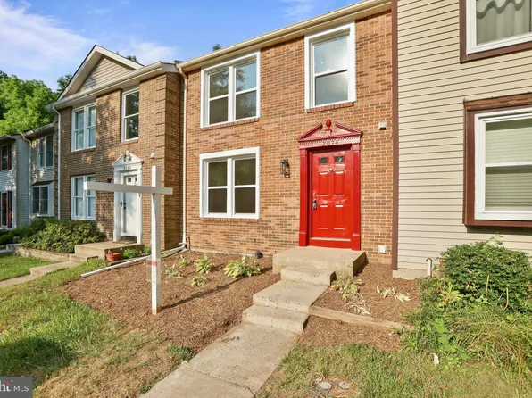2034 Brooks Square Pl, Falls Church, VA 22043