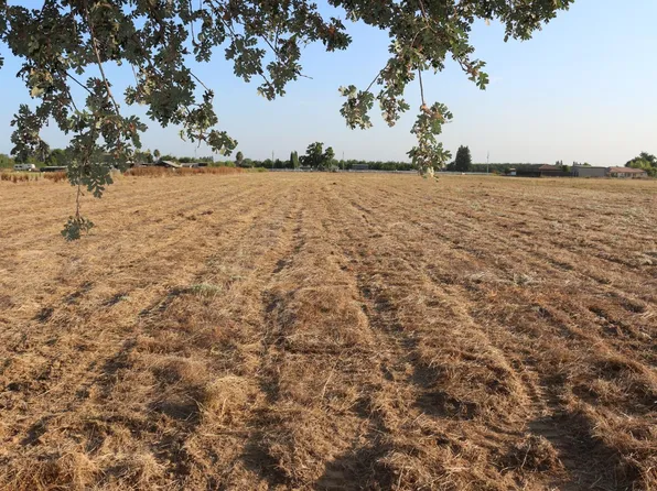 26304 E Mahon Ave, Escalon, CA 95320