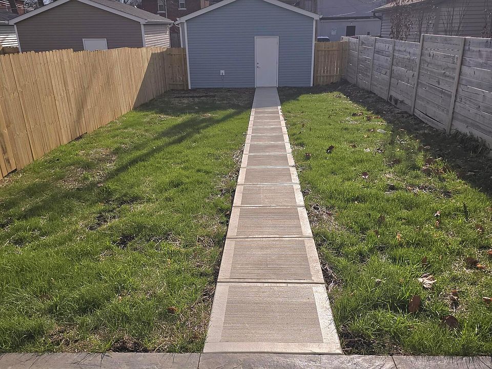 2nd image of 1439 Oak St