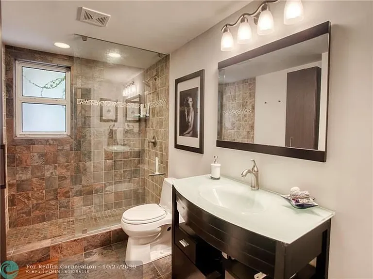 521 N Victoria Park Rd — Photo 8