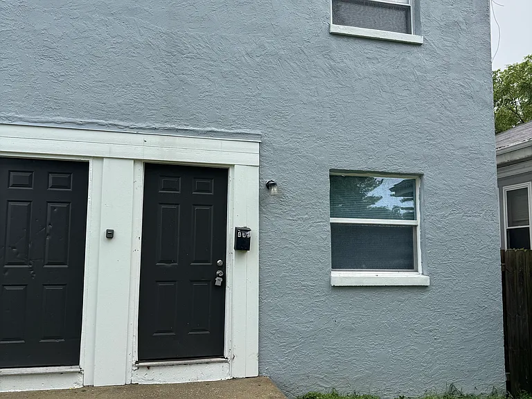 442-446 S Yale Ave — Photo 12