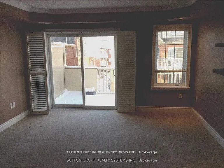 613 Dundas St W #2 — Photo 15