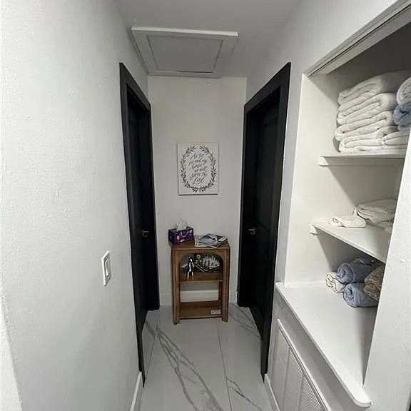 1118 NE Pine Island Ln — Photo 14