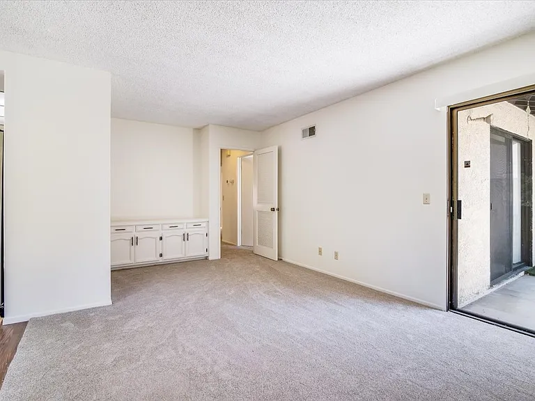 18 Stanford Cir — Photo 8