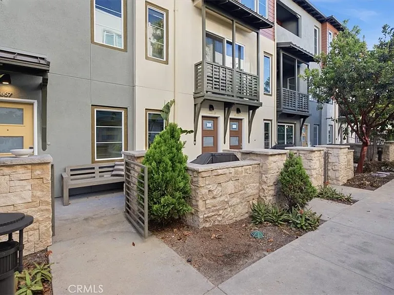 657 Doheny Way — Photo 4