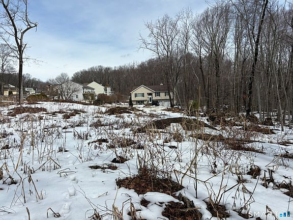 4th image of 40 Running Brook Road