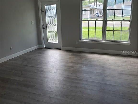 5th image of 890 Texas St