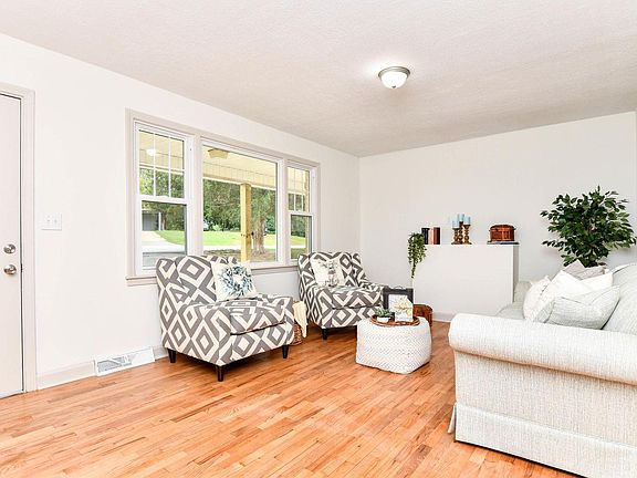 5th image of 403 Vinson Dr